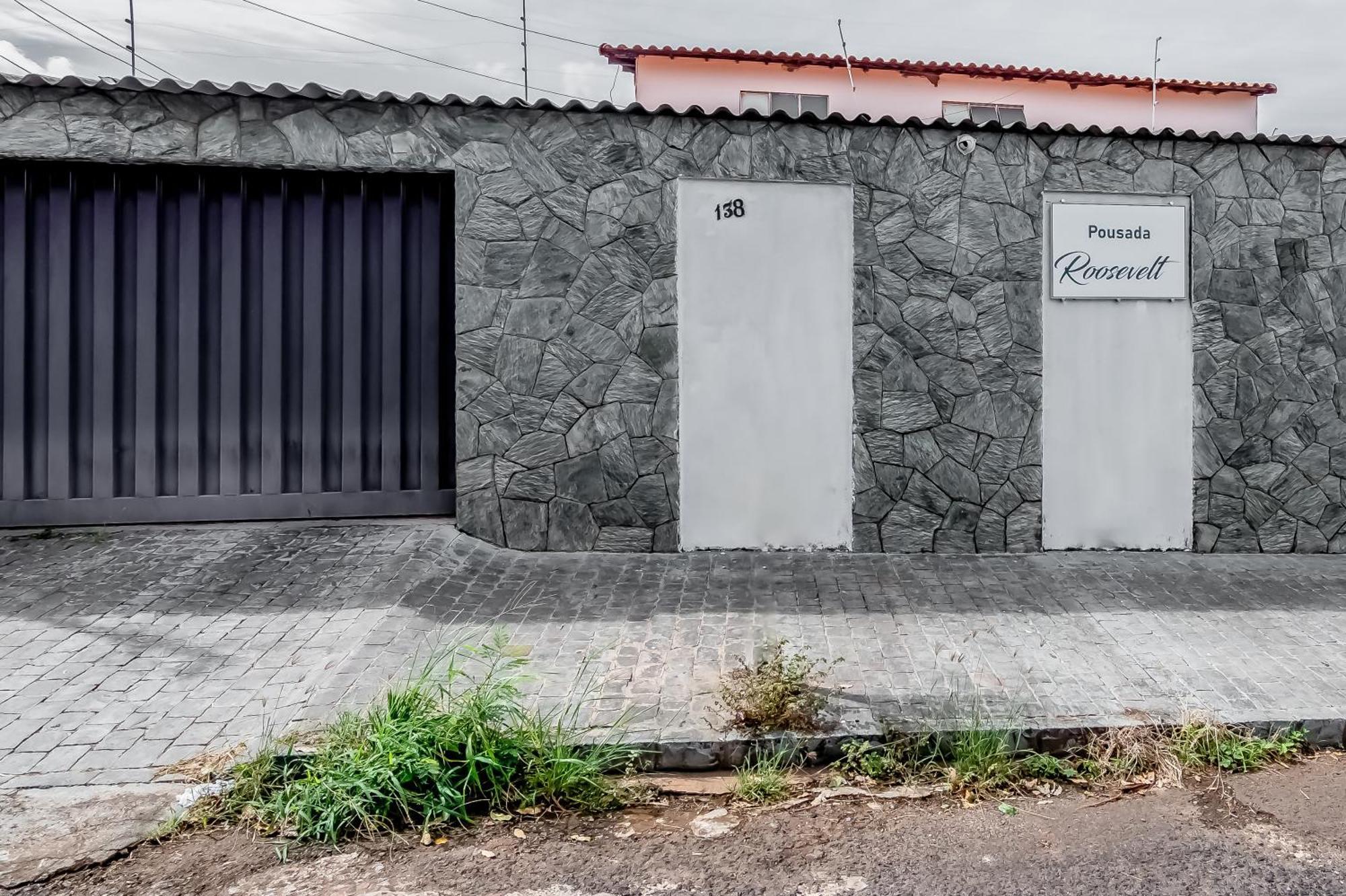 Hotel Pousada Roosevelt Quarto 03 - Pousada Central Prox Rodoviaria E Dist Industrial Uberlândia Zewnętrze zdjęcie