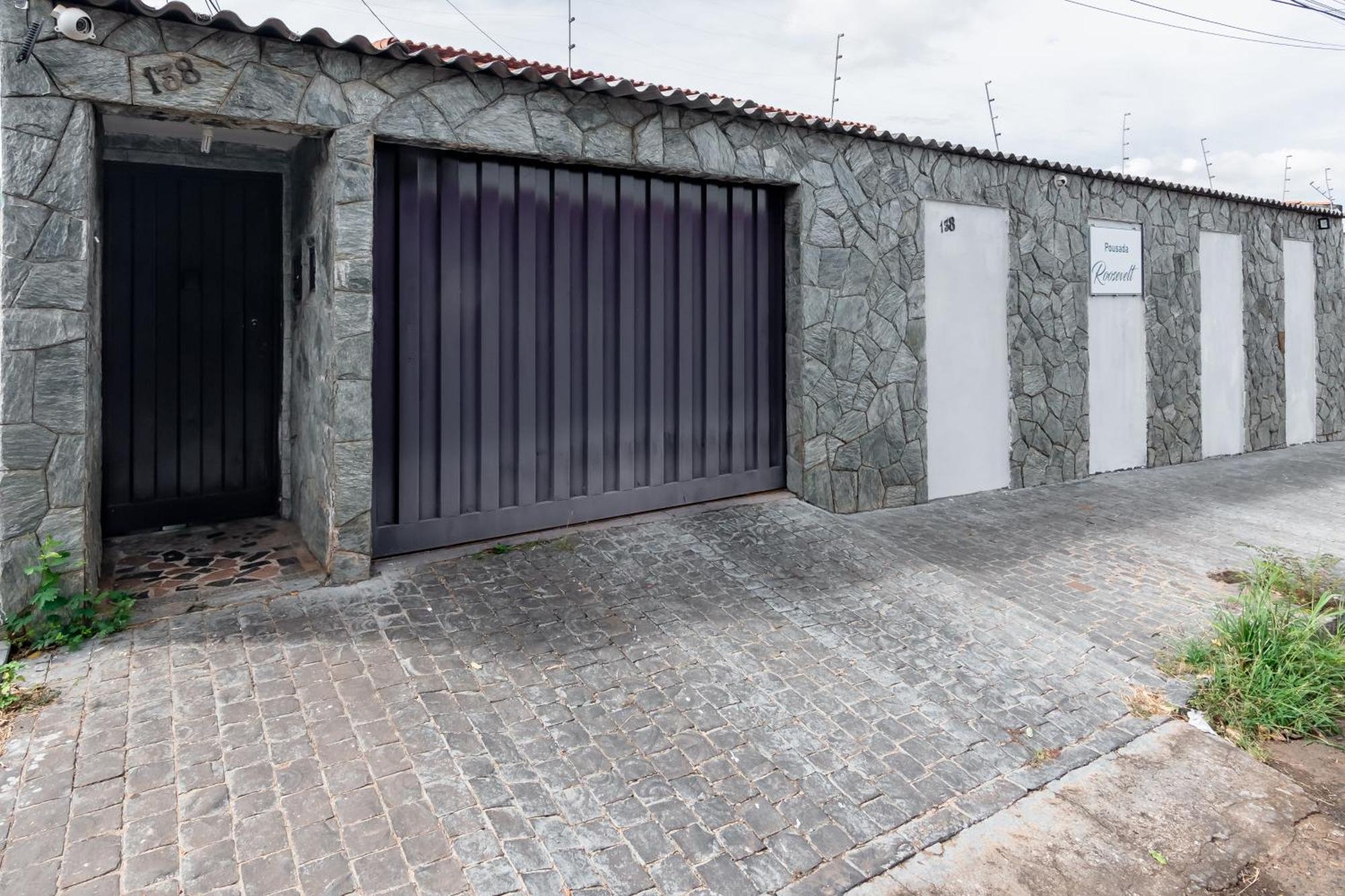Hotel Pousada Roosevelt Quarto 03 - Pousada Central Prox Rodoviaria E Dist Industrial Uberlândia Zewnętrze zdjęcie